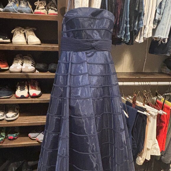 Stunning Navy Dress by Hynes Park M561, Size 8 - Picture 7 of 9